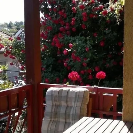 In Fonyd Mit Schoenem Garten