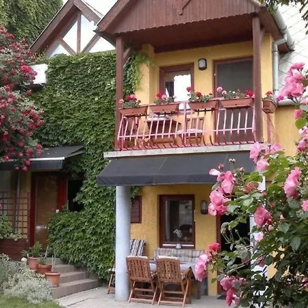 In Fonyd Mit Schoenem Garten Apartment *